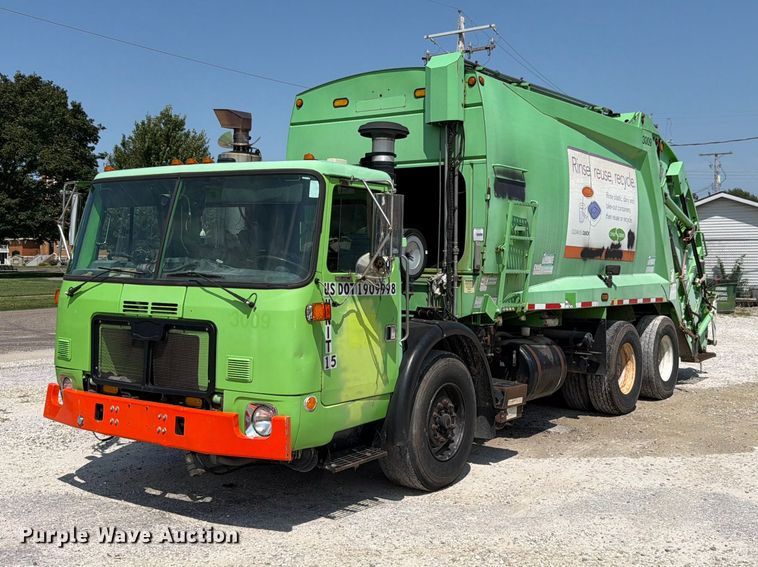 2009 Autocar WXLL refuse truck