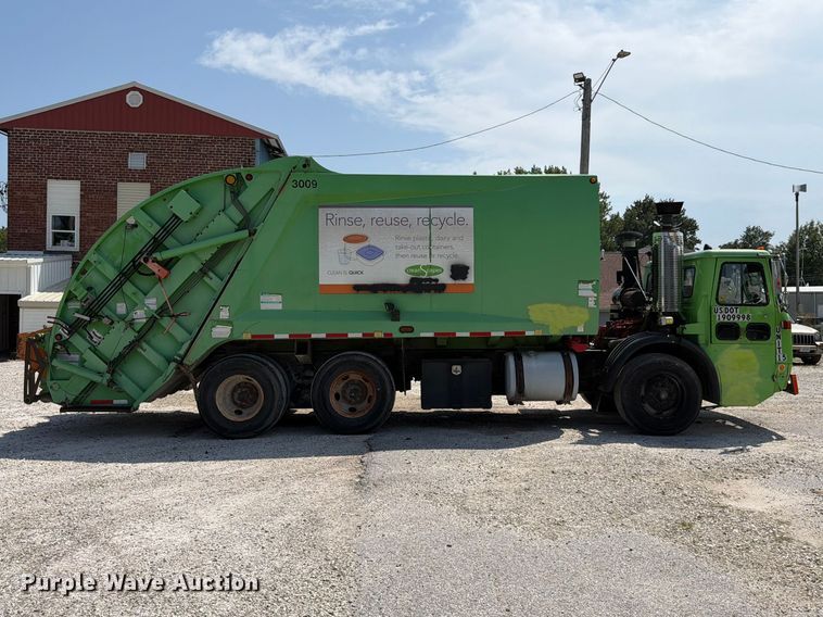 image for item FK4104 2009 Autocar WXLL refuse truck