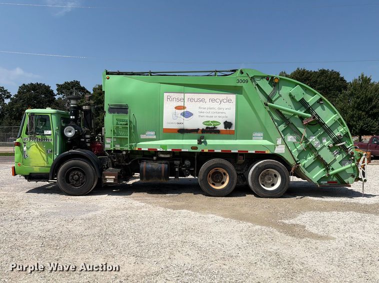 image for item FK4104 2009 Autocar WXLL refuse truck
