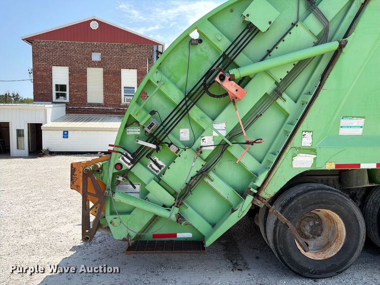 image for item FK4104 2009 Autocar WXLL refuse truck