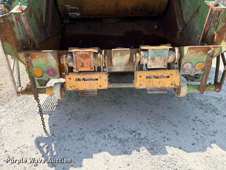 image for item FK4104 2009 Autocar WXLL refuse truck