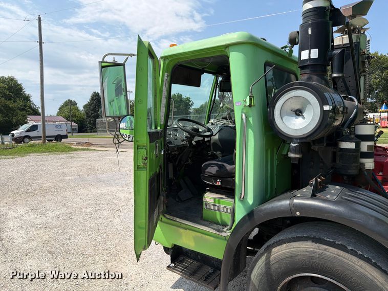 image for item FK4104 2009 Autocar WXLL refuse truck