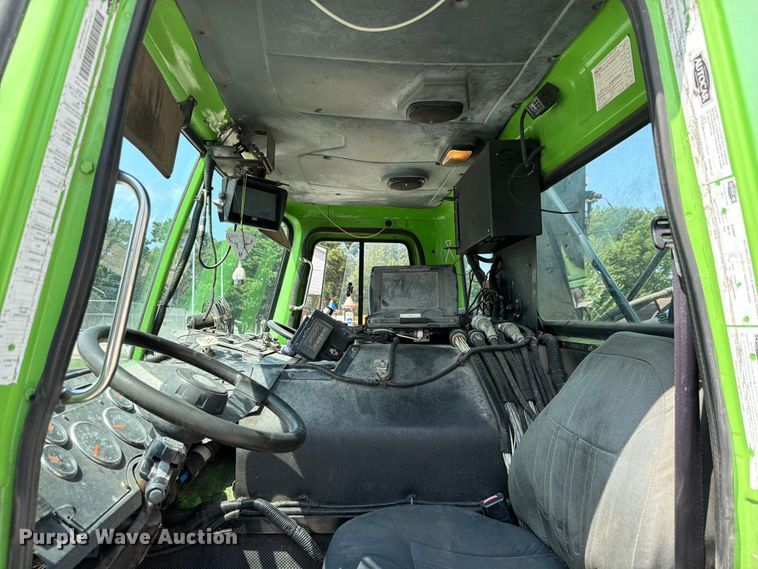 image for item FK4104 2009 Autocar WXLL refuse truck
