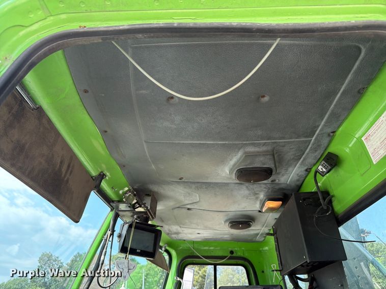 image for item FK4104 2009 Autocar WXLL refuse truck