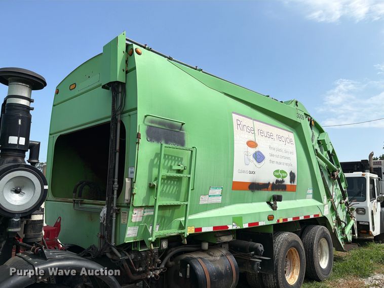 image for item FK4104 2009 Autocar WXLL refuse truck