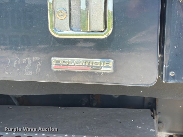 image for item FK4114 2004 Freightliner Columbia semi truck