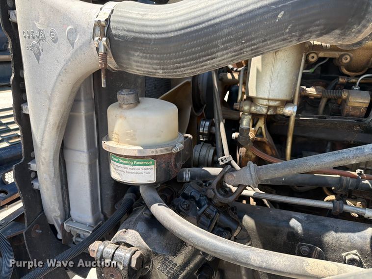image for item FK4114 2004 Freightliner Columbia semi truck