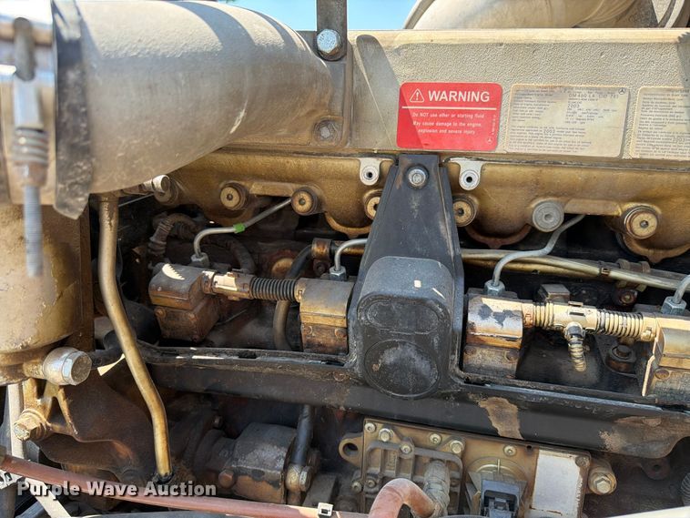 image for item FK4114 2004 Freightliner Columbia semi truck