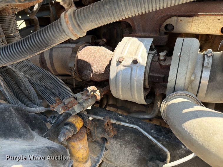 image for item FK4114 2004 Freightliner Columbia semi truck