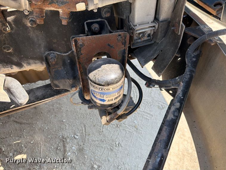 image for item FK4114 2004 Freightliner Columbia semi truck