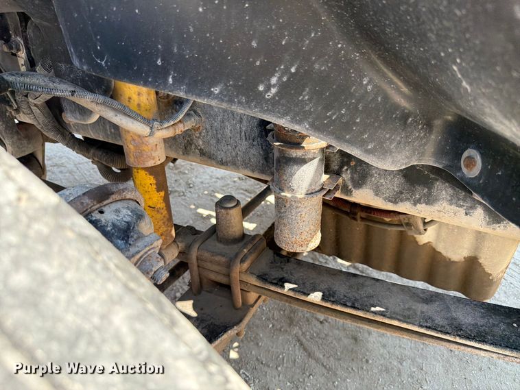 image for item FK4114 2004 Freightliner Columbia semi truck