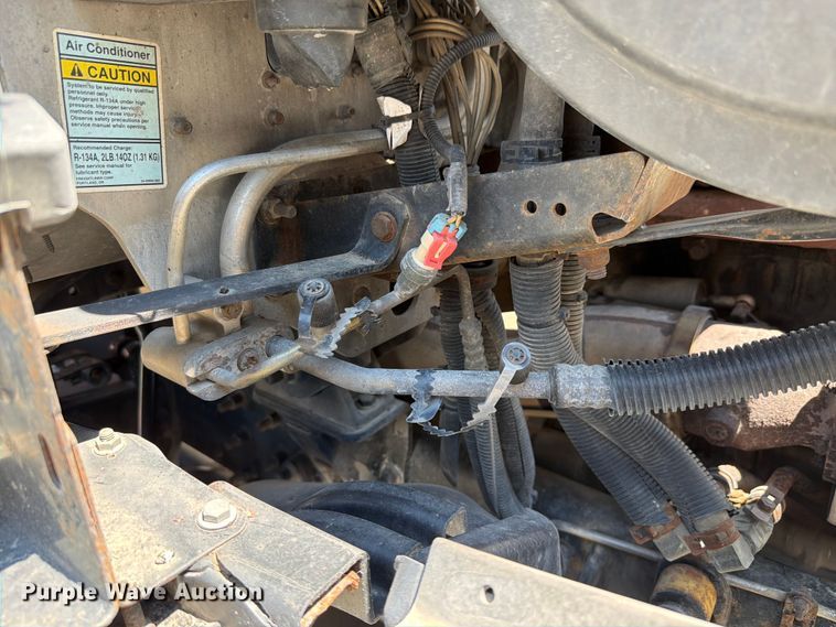 image for item FK4114 2004 Freightliner Columbia semi truck