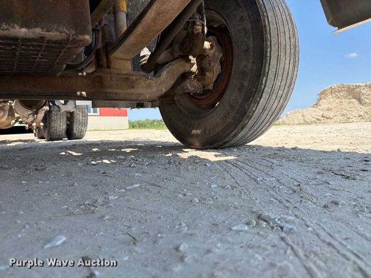 image for item FK4114 2004 Freightliner Columbia semi truck