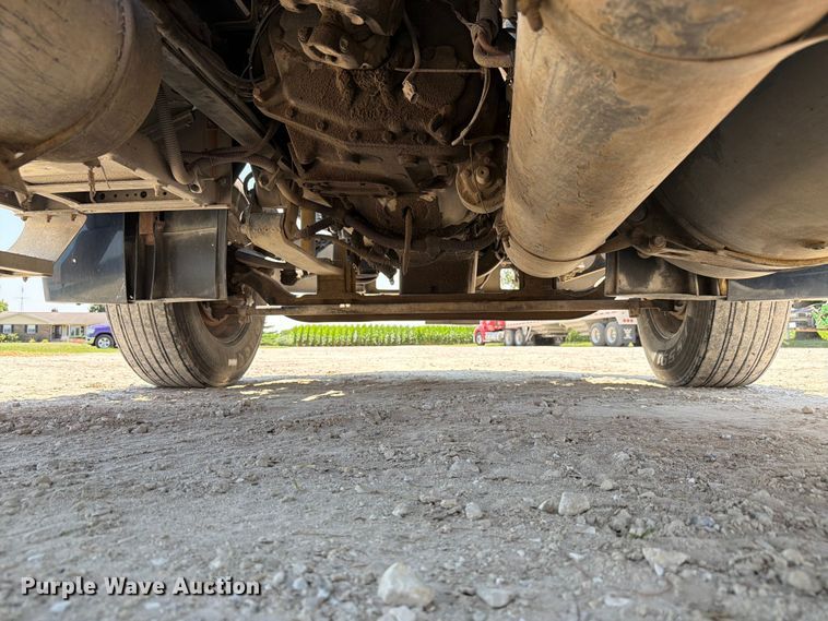 image for item FK4114 2004 Freightliner Columbia semi truck