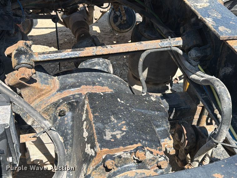 image for item FK4114 2004 Freightliner Columbia semi truck