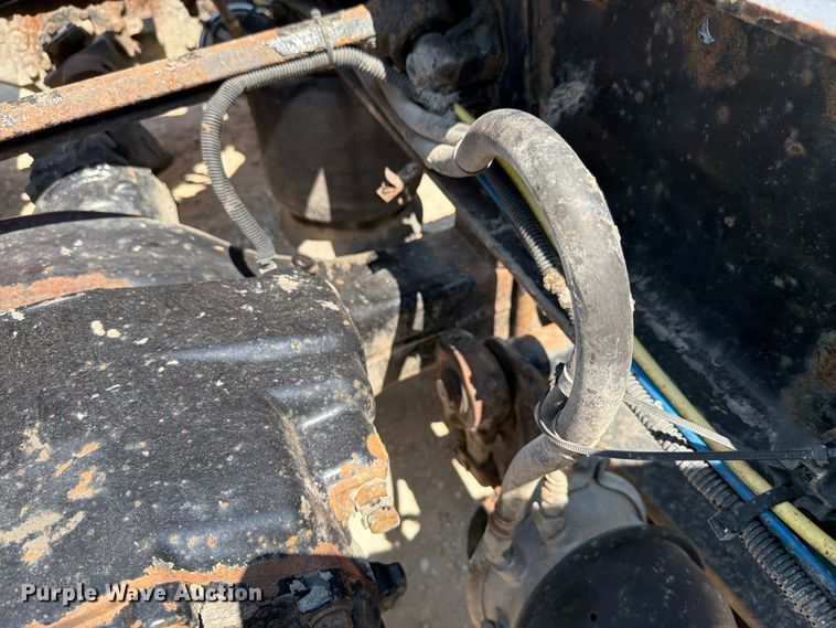 image for item FK4114 2004 Freightliner Columbia semi truck