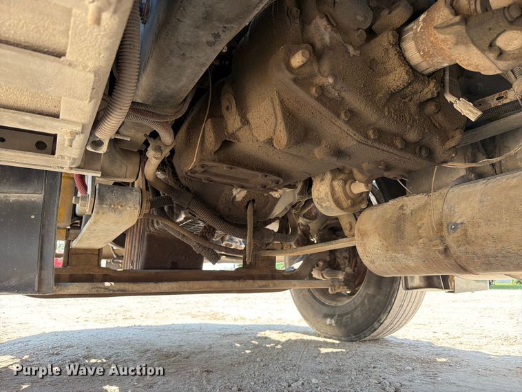 image for item FK4114 2004 Freightliner Columbia semi truck