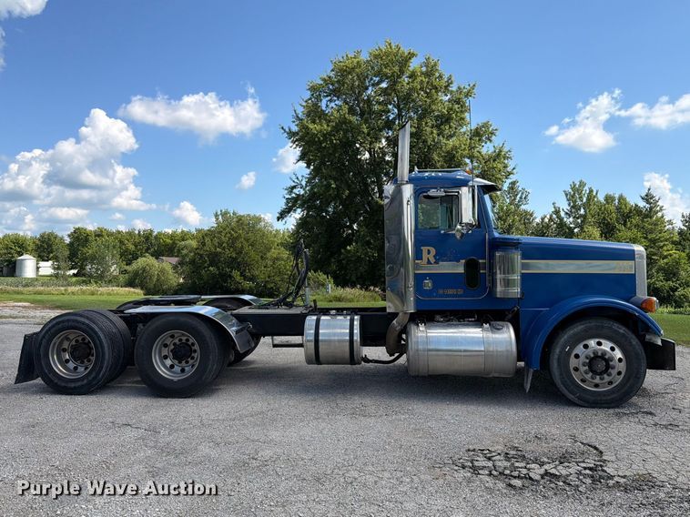 image for item FK4117 1996 Peterbilt 378 semi truck