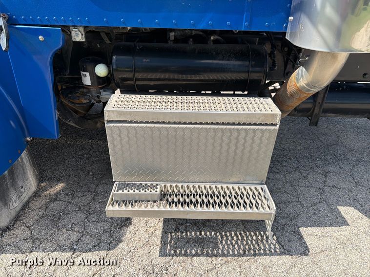 image for item FK4117 1996 Peterbilt 378 semi truck