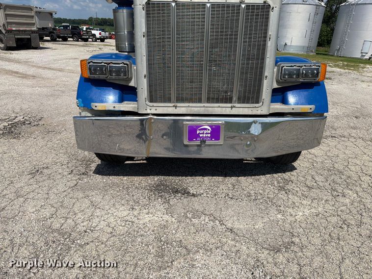 image for item FK4117 1996 Peterbilt 378 semi truck
