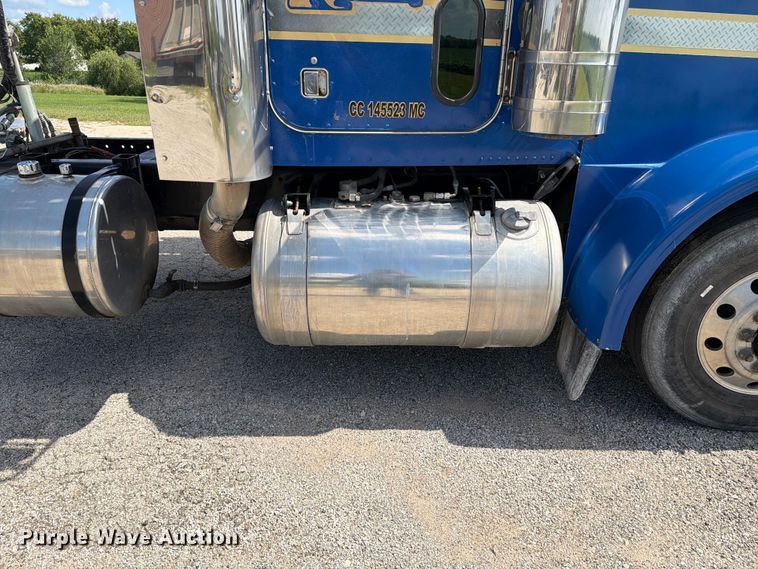 image for item FK4117 1996 Peterbilt 378 semi truck