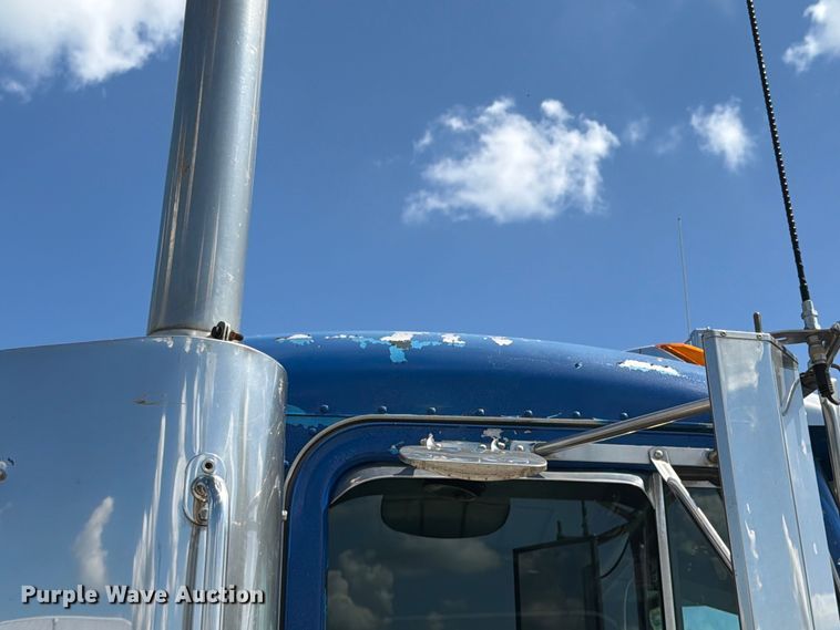 image for item FK4117 1996 Peterbilt 378 semi truck