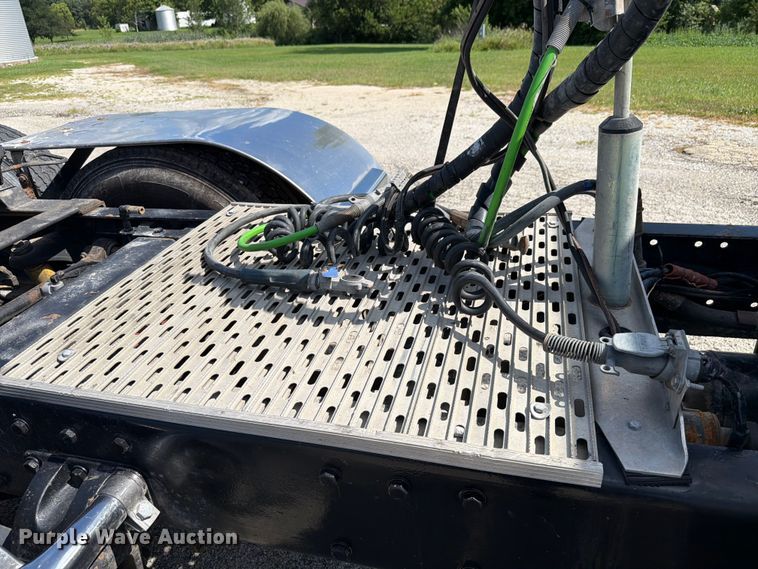 image for item FK4117 1996 Peterbilt 378 semi truck