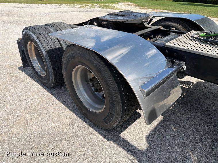 image for item FK4117 1996 Peterbilt 378 semi truck