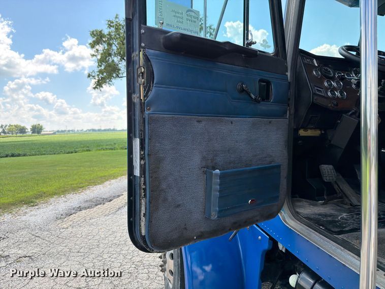 image for item FK4117 1996 Peterbilt 378 semi truck