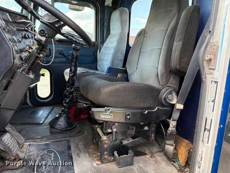 image for item FK4117 1996 Peterbilt 378 semi truck