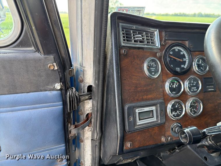 image for item FK4117 1996 Peterbilt 378 semi truck