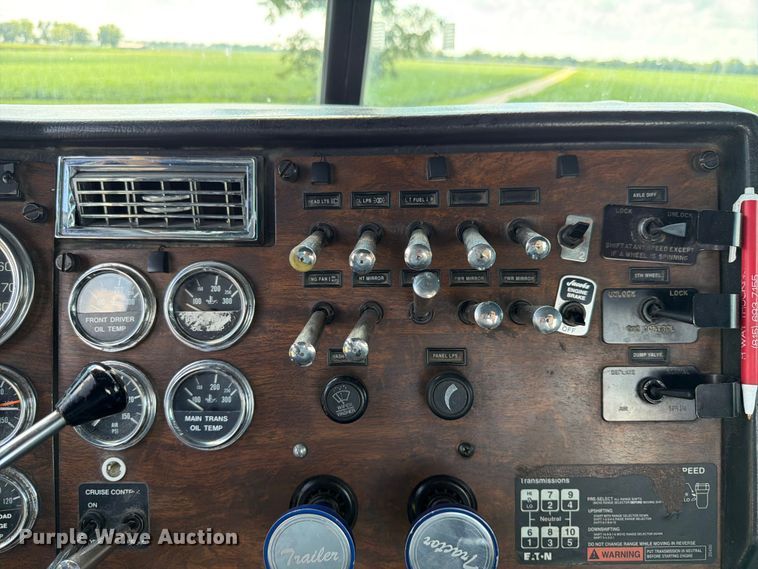 image for item FK4117 1996 Peterbilt 378 semi truck