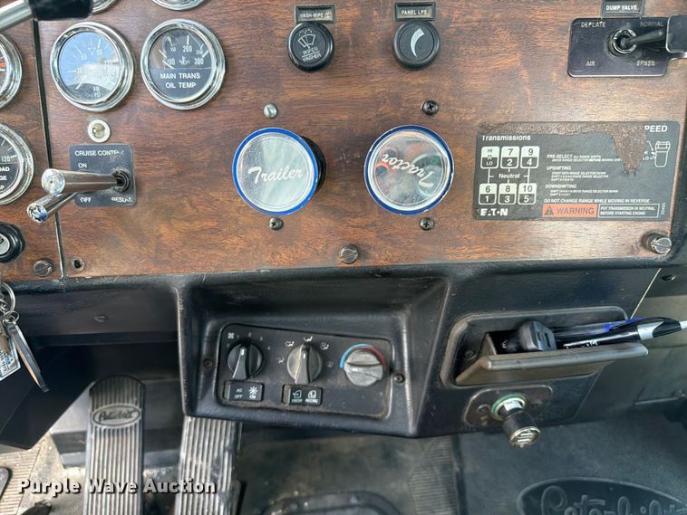 image for item FK4117 1996 Peterbilt 378 semi truck