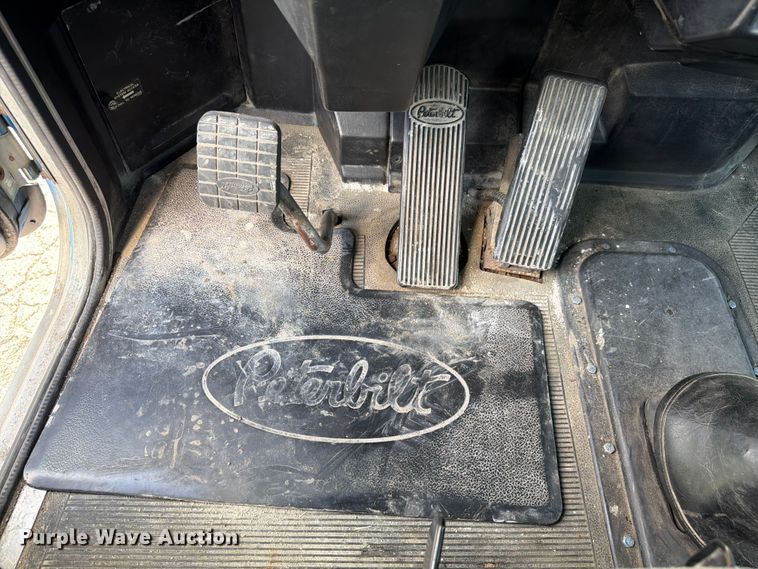 image for item FK4117 1996 Peterbilt 378 semi truck
