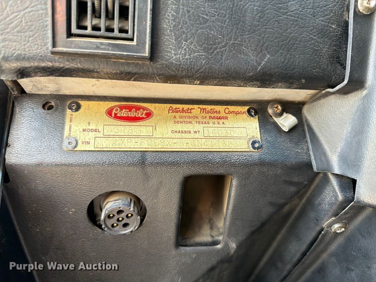 image for item FK4117 1996 Peterbilt 378 semi truck