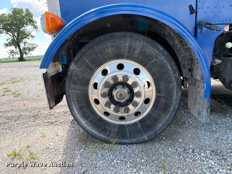 image for item FK4117 1996 Peterbilt 378 semi truck
