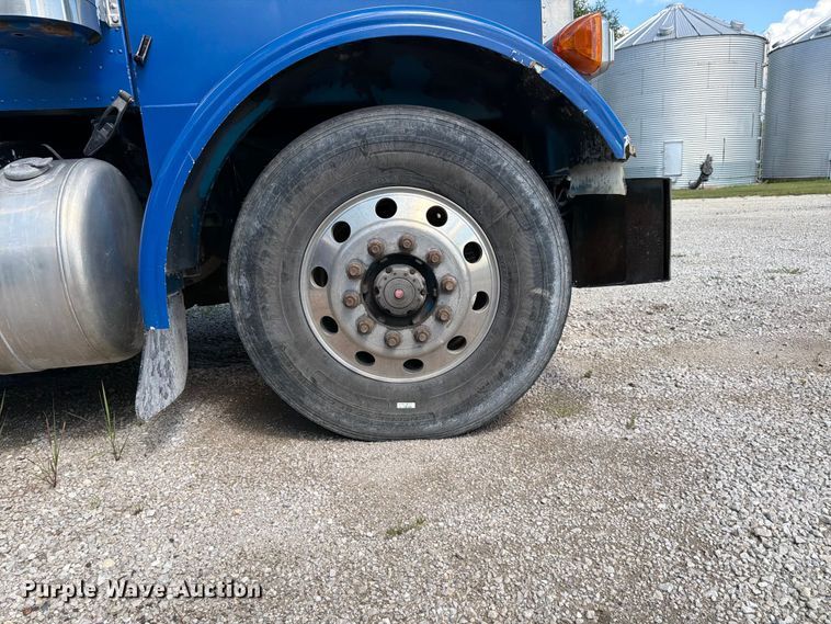 image for item FK4117 1996 Peterbilt 378 semi truck