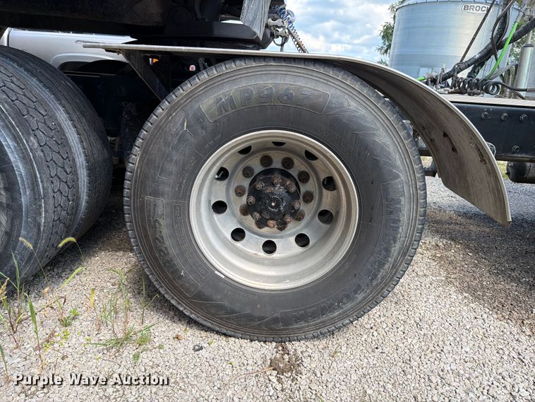 image for item FK4117 1996 Peterbilt 378 semi truck