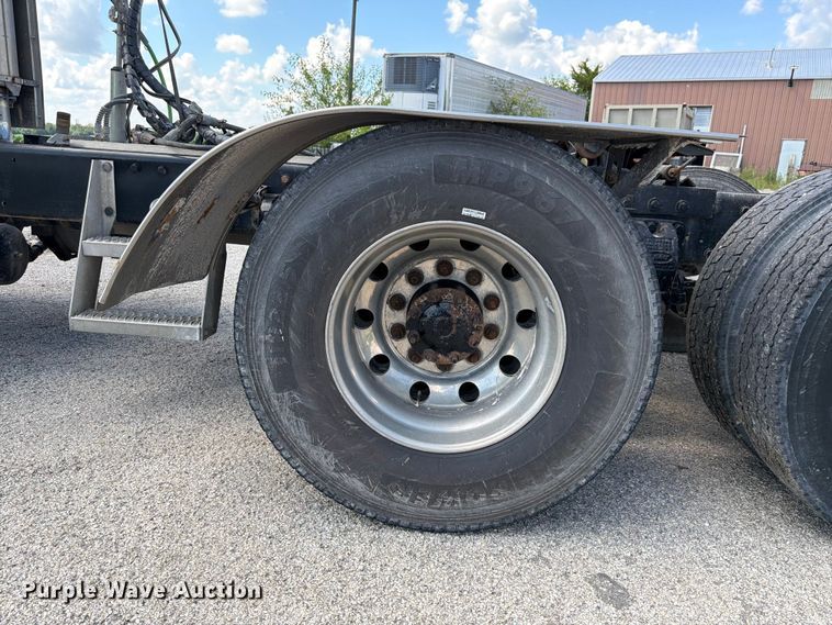 image for item FK4117 1996 Peterbilt 378 semi truck
