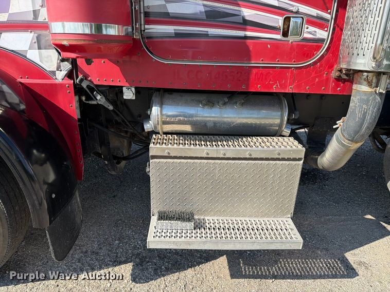 image for item FK4118 1994 Peterbilt 379 semi truck
