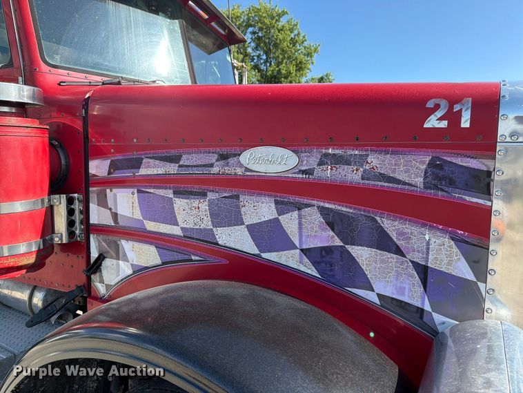 image for item FK4118 1994 Peterbilt 379 semi truck