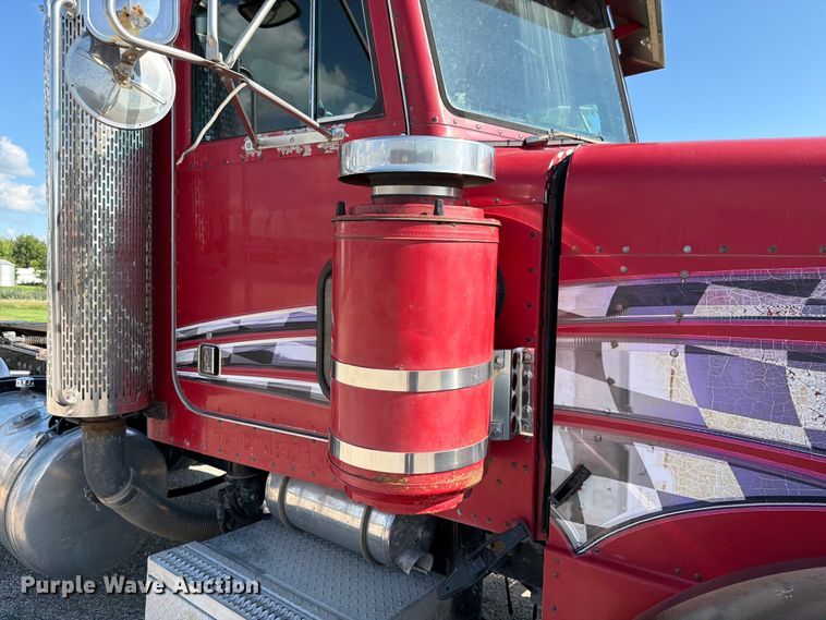 image for item FK4118 1994 Peterbilt 379 semi truck