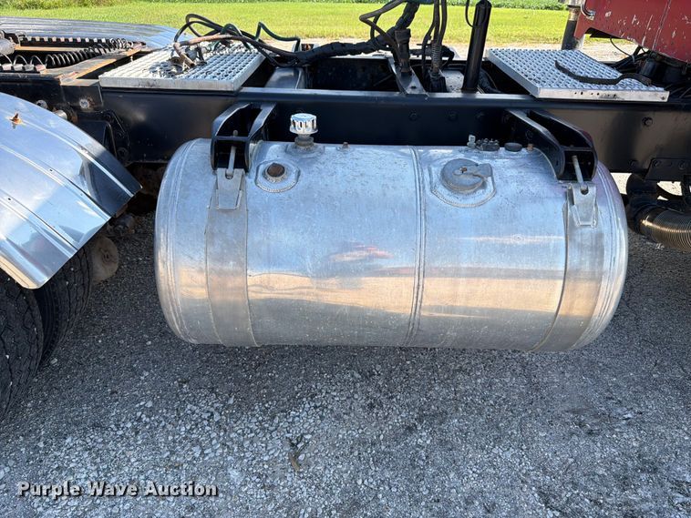 image for item FK4118 1994 Peterbilt 379 semi truck