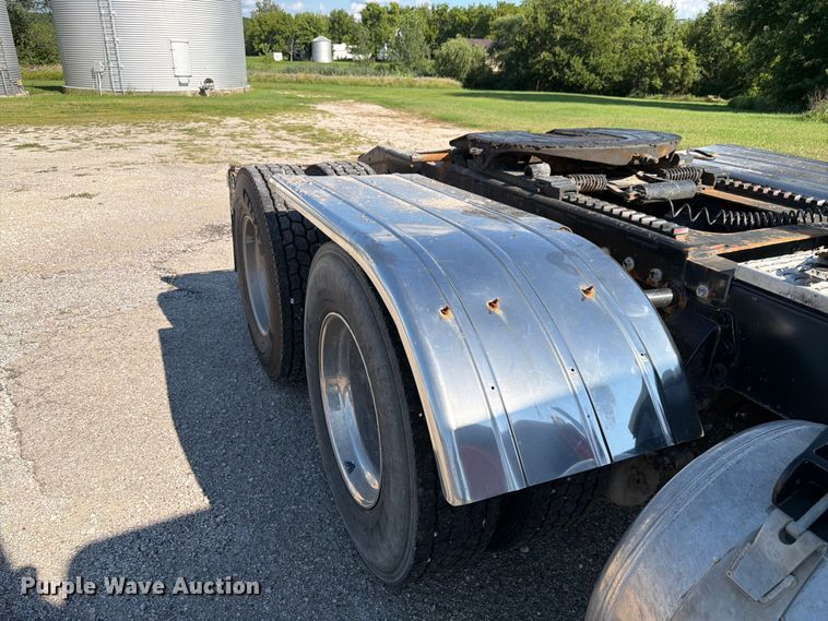 image for item FK4118 1994 Peterbilt 379 semi truck