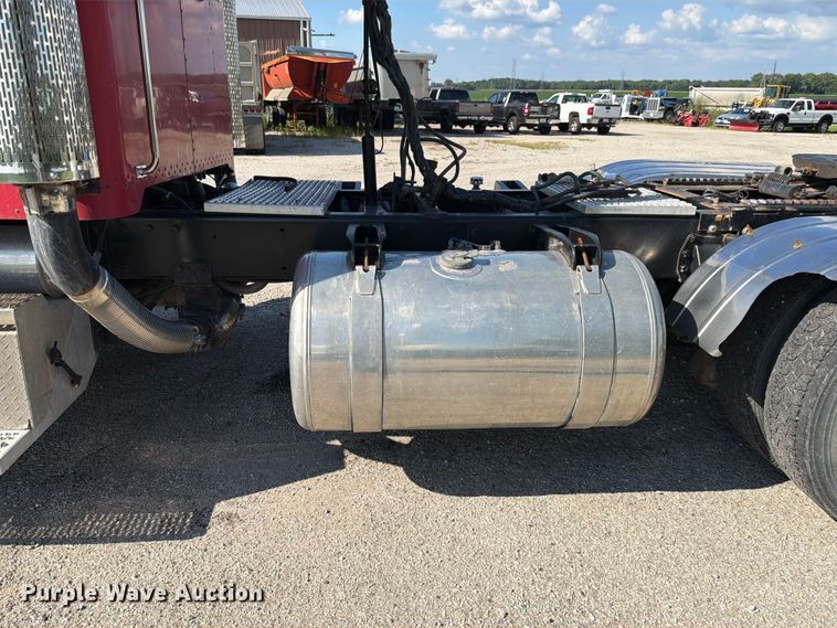 image for item FK4118 1994 Peterbilt 379 semi truck