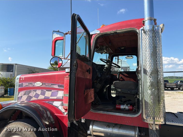 image for item FK4118 1994 Peterbilt 379 semi truck
