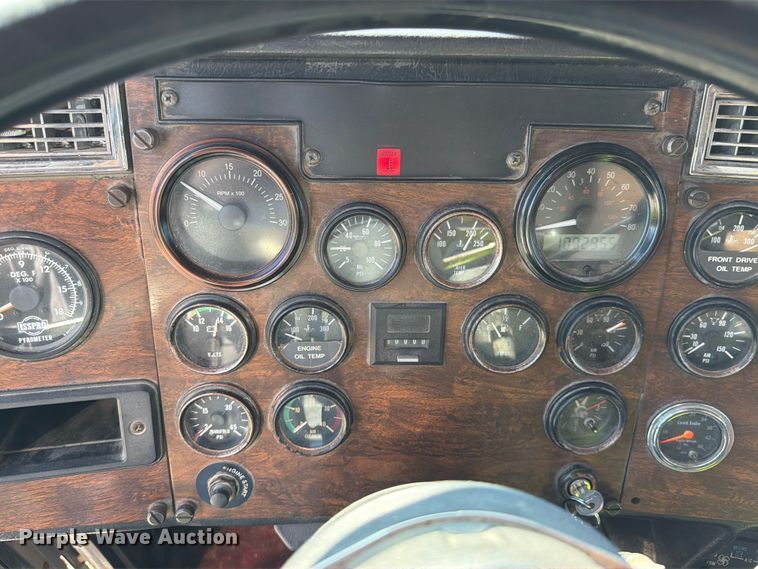 image for item FK4118 1994 Peterbilt 379 semi truck