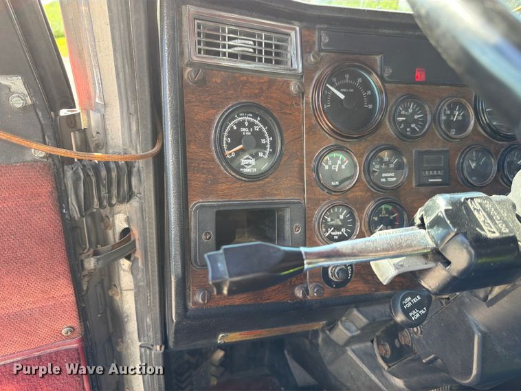 image for item FK4118 1994 Peterbilt 379 semi truck
