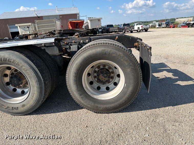 image for item FK4118 1994 Peterbilt 379 semi truck