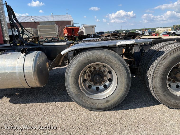 image for item FK4118 1994 Peterbilt 379 semi truck